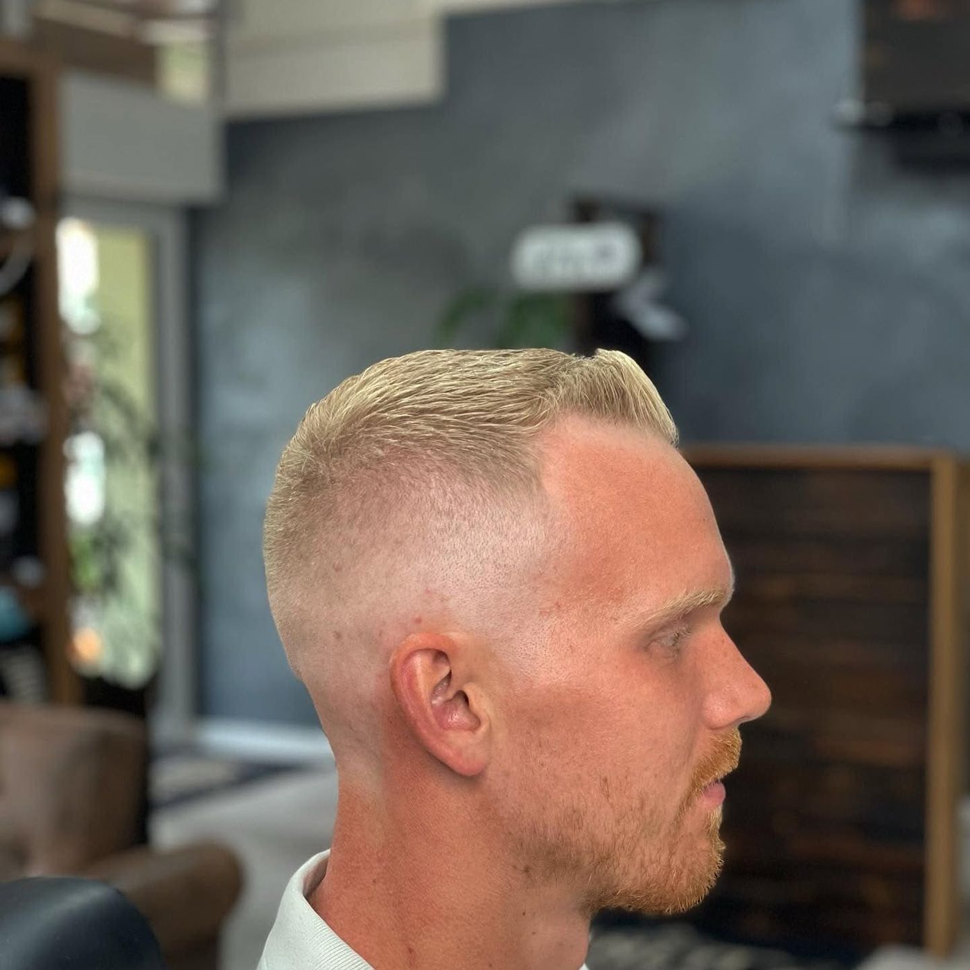 Krátky strih s fade na bokoch